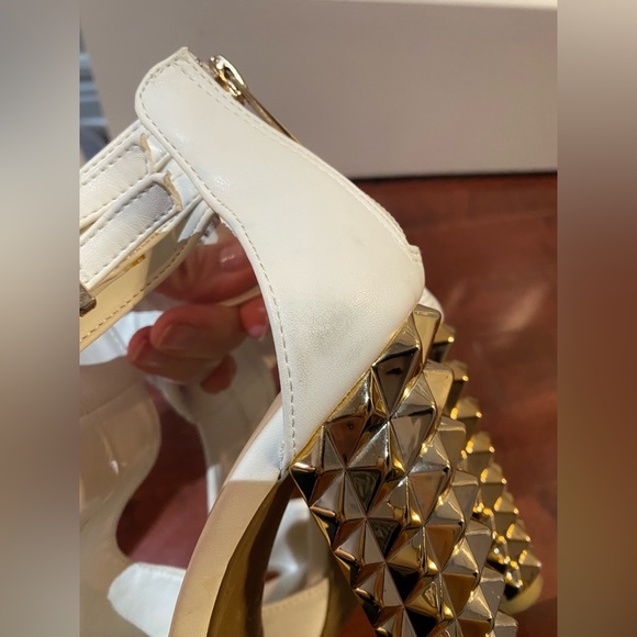 Very unusual gold spike heel white ankle booties, open toe size 8 1/2 - Picture 7 of 8